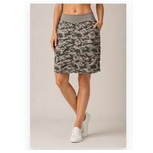 XCVI Wearables Camo Skirt Womens XS Ruched Cargo Stretch Knit Waist Utility Mini